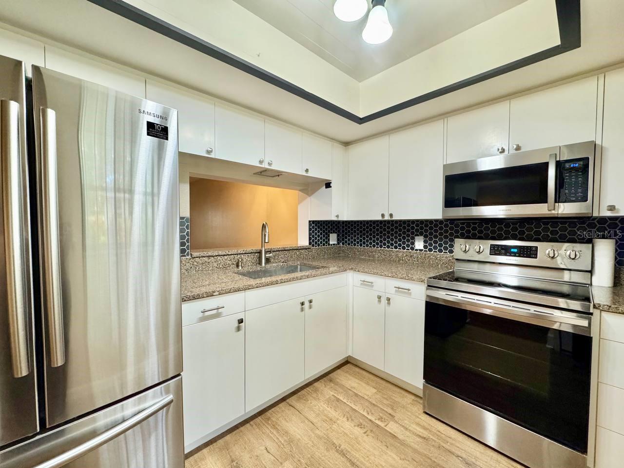 IMPERIAL OAKS CONDO - Residential Lease