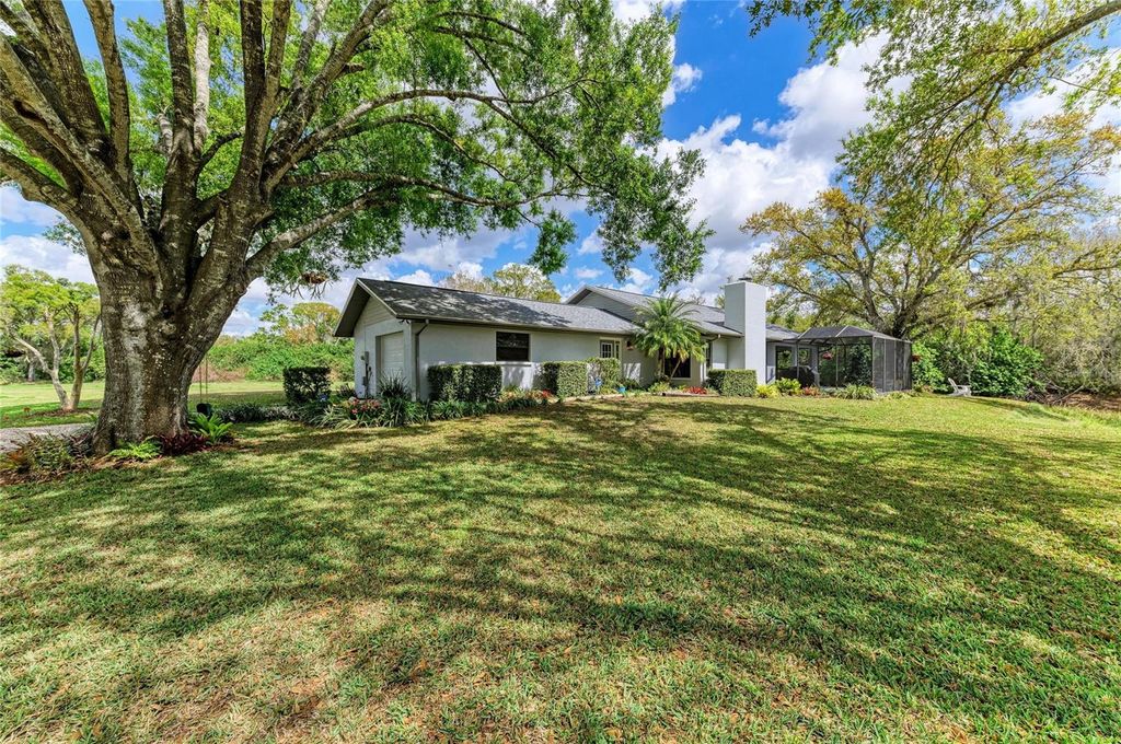 Photo of 4609 44th Avenue E, Bradenton, FL 34203 (MLS # A4685470)