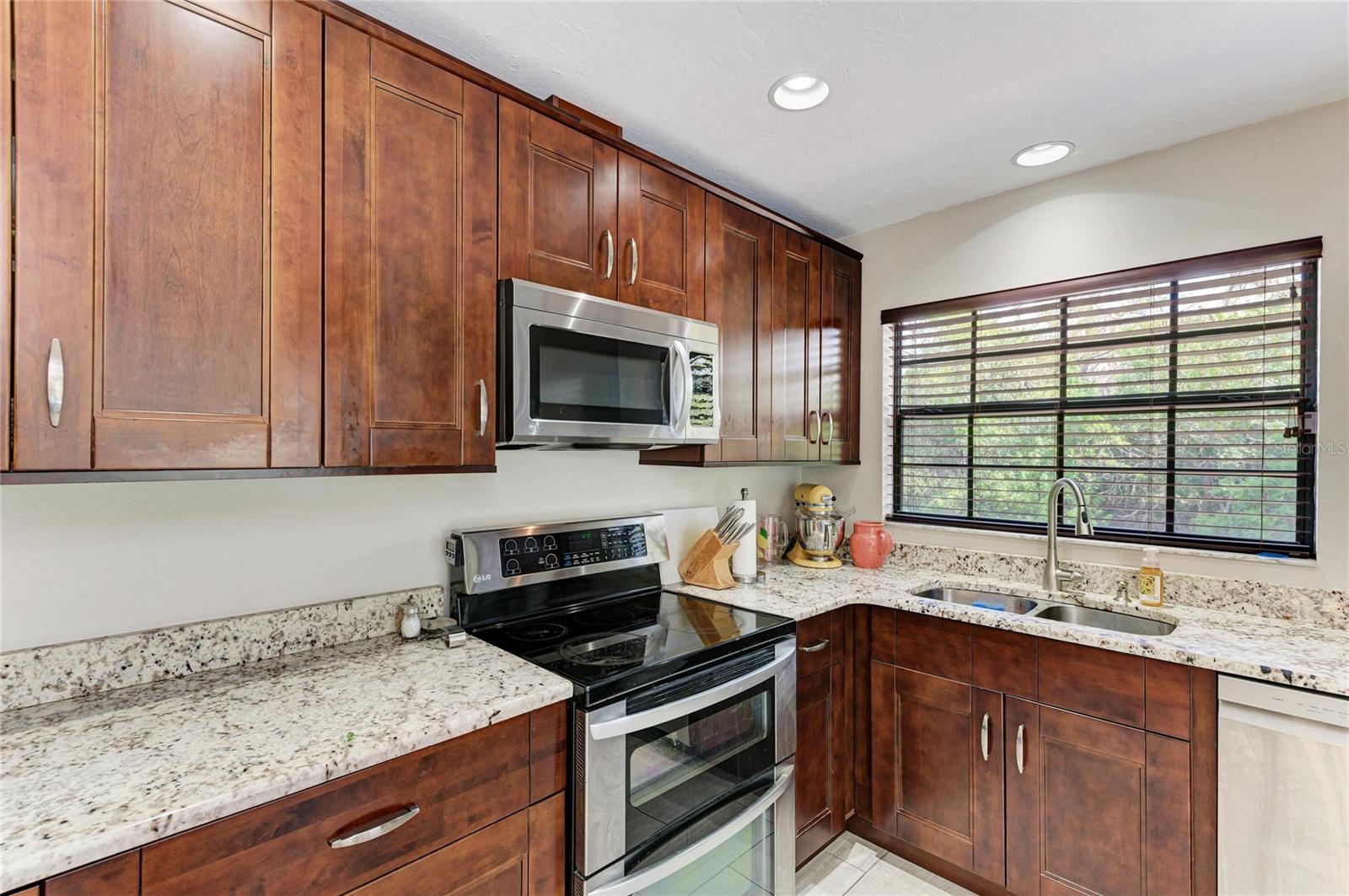 ELWOOD PARK - Residential