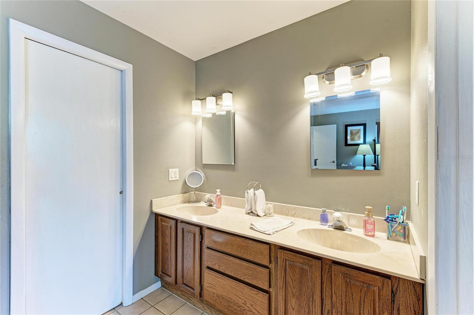 ELWOOD PARK - Residential