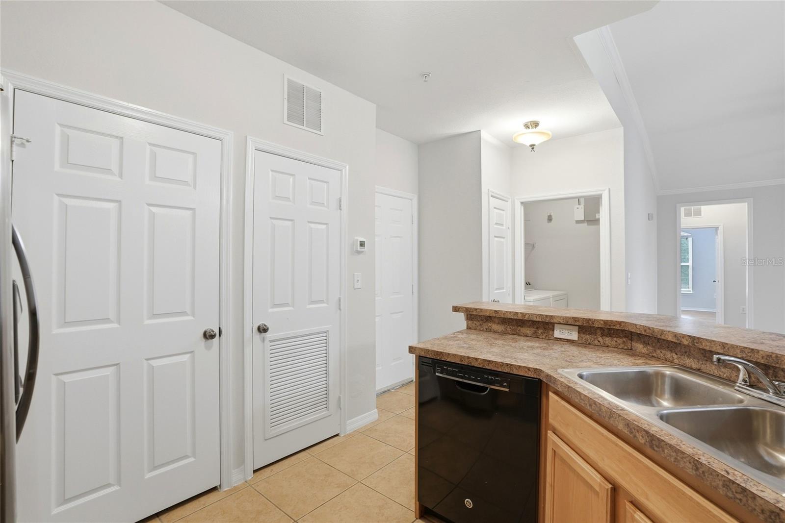 COURTNEY PALMS CONDOMINIUM - Residential