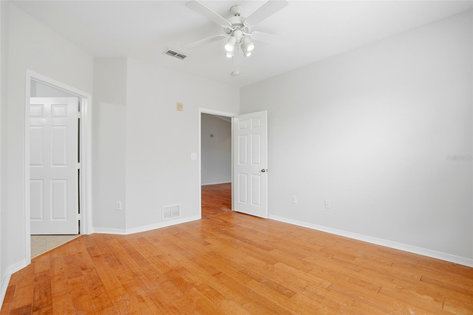 COURTNEY PALMS CONDOMINIUM - Residential