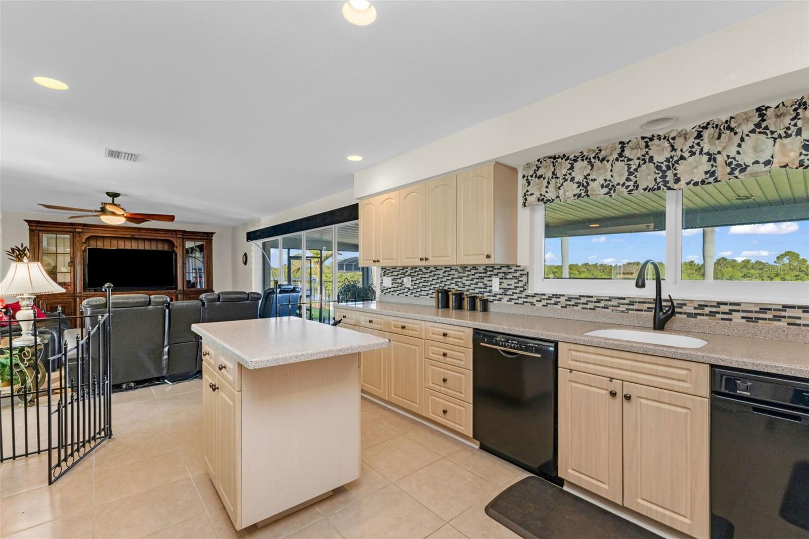 138 COLONIAL STREET SW