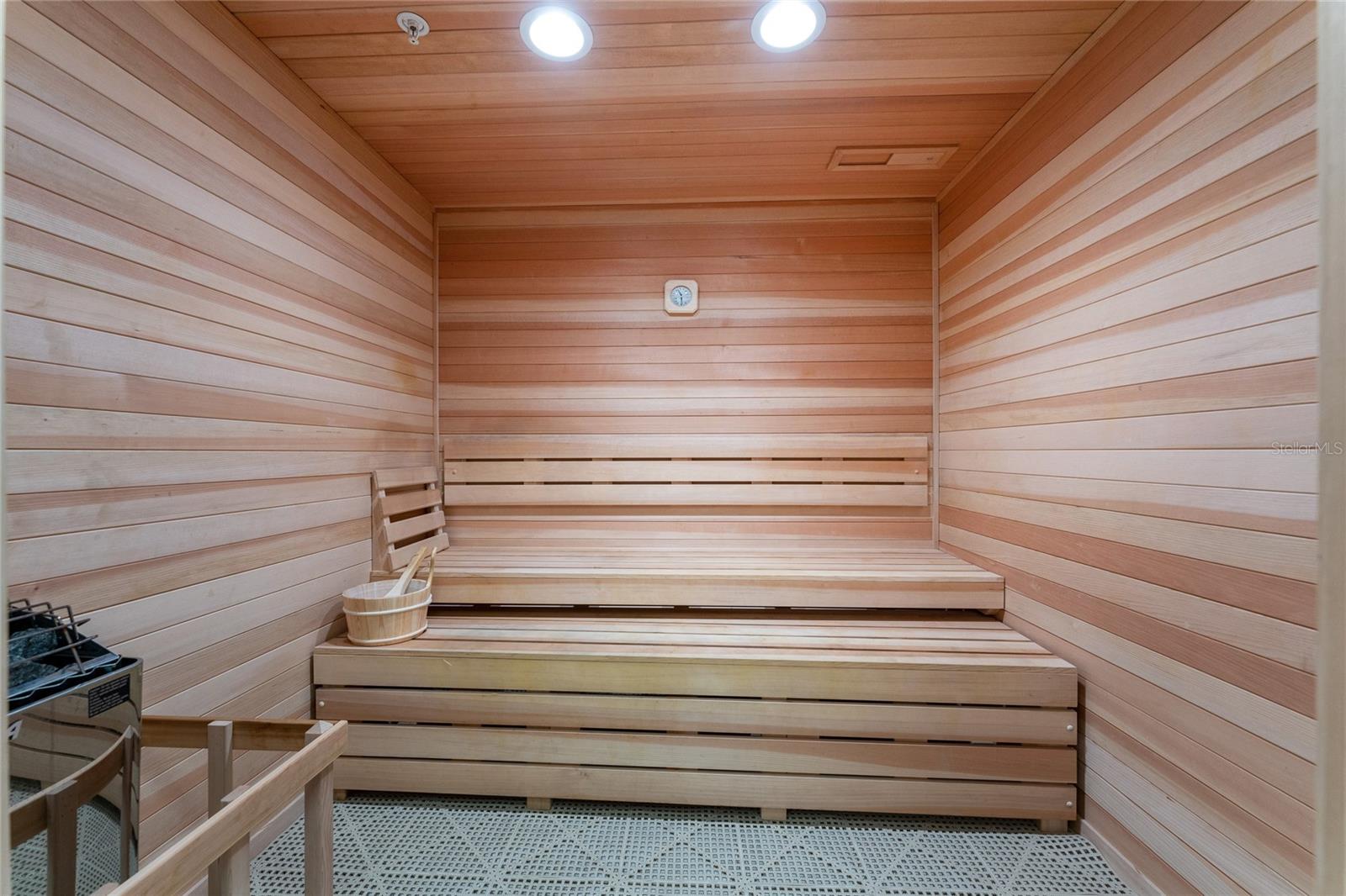 COACH HOMES 2/HERITAGE LNDG PH - Residential