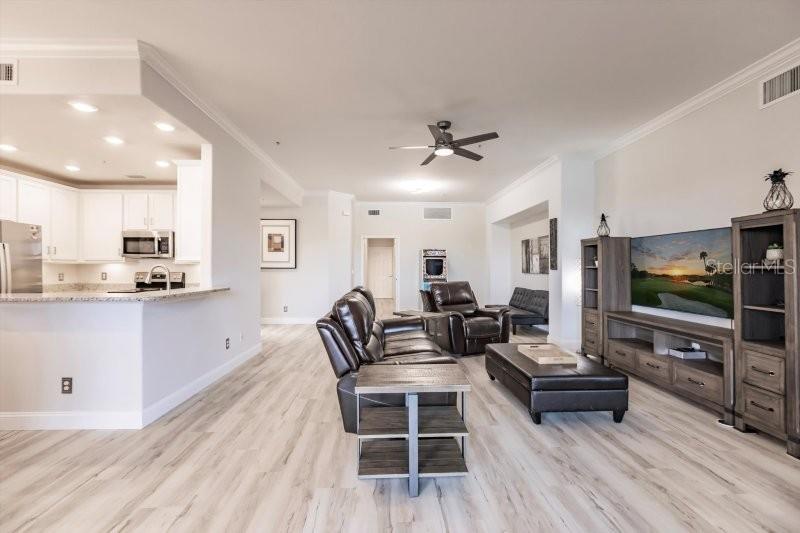 COACH HOMES 2/HERITAGE LNDG PH - Residential