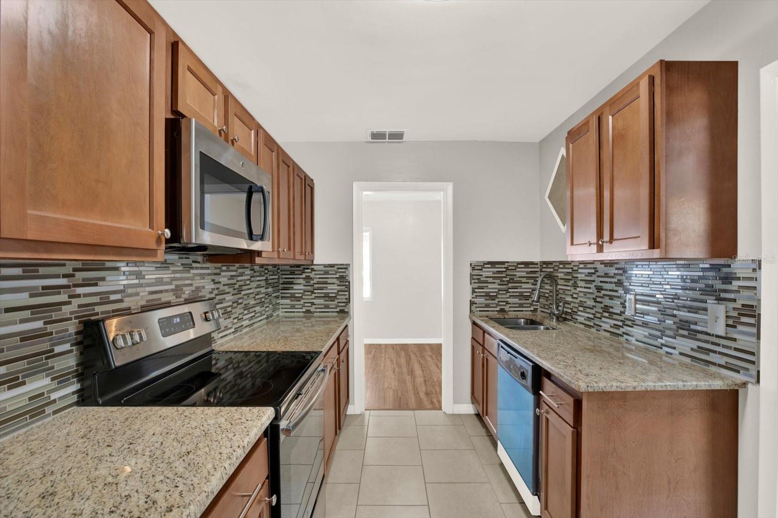 THUNDERBIRD HILL - Residential