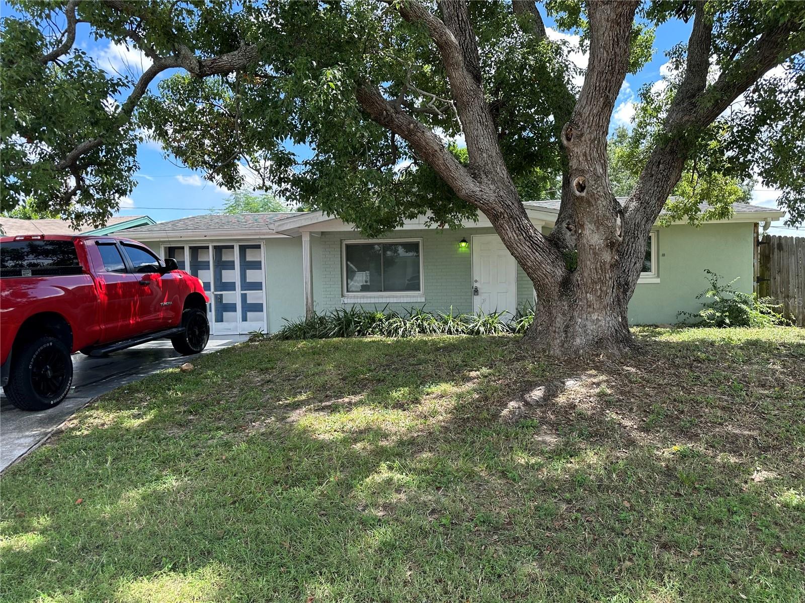 Charming single-family home featuring 2 bedrooms, 1 bathroom, and an attached 1-car garage. A versatile bonus room offers the flexibility to be used as a 3rd bedroom, office, or playroom. Enjoy the spacious fenced yard—perfect for pets, outdoor activities, and entertaining.