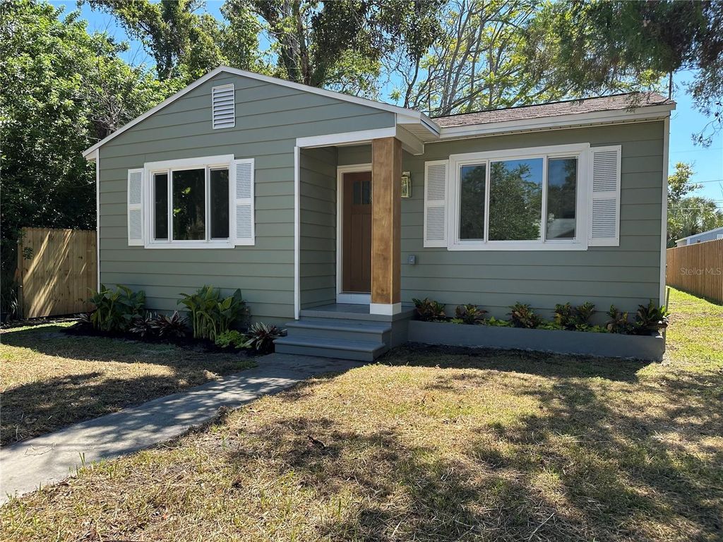 Photo of 620 38th Avenue N, St Petersburg, FL 33704 (MLS # TB8430850)