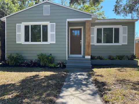 Photo of 620 38th Avenue N, St Petersburg, FL 33704 (MLS # TB8430850)