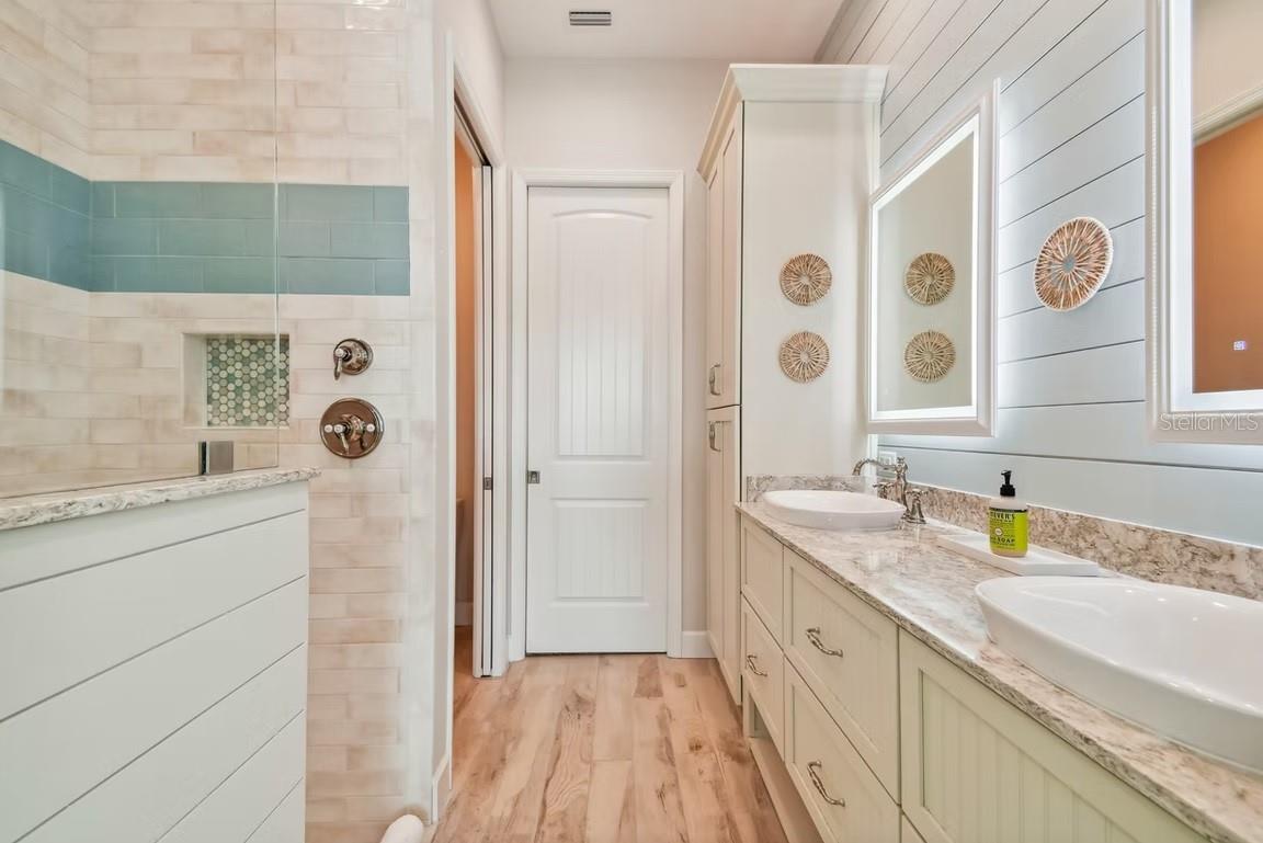 EDGEWATER WALK ON HARBOUR ISLE 5-36 - Residential