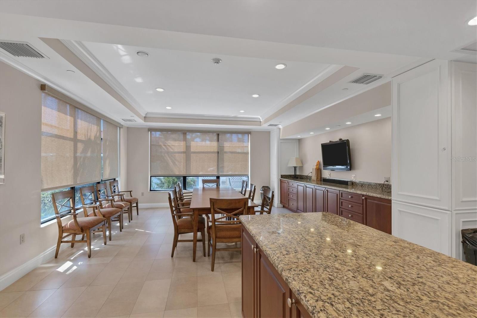 VALENCIA CONDO APTS - Residential