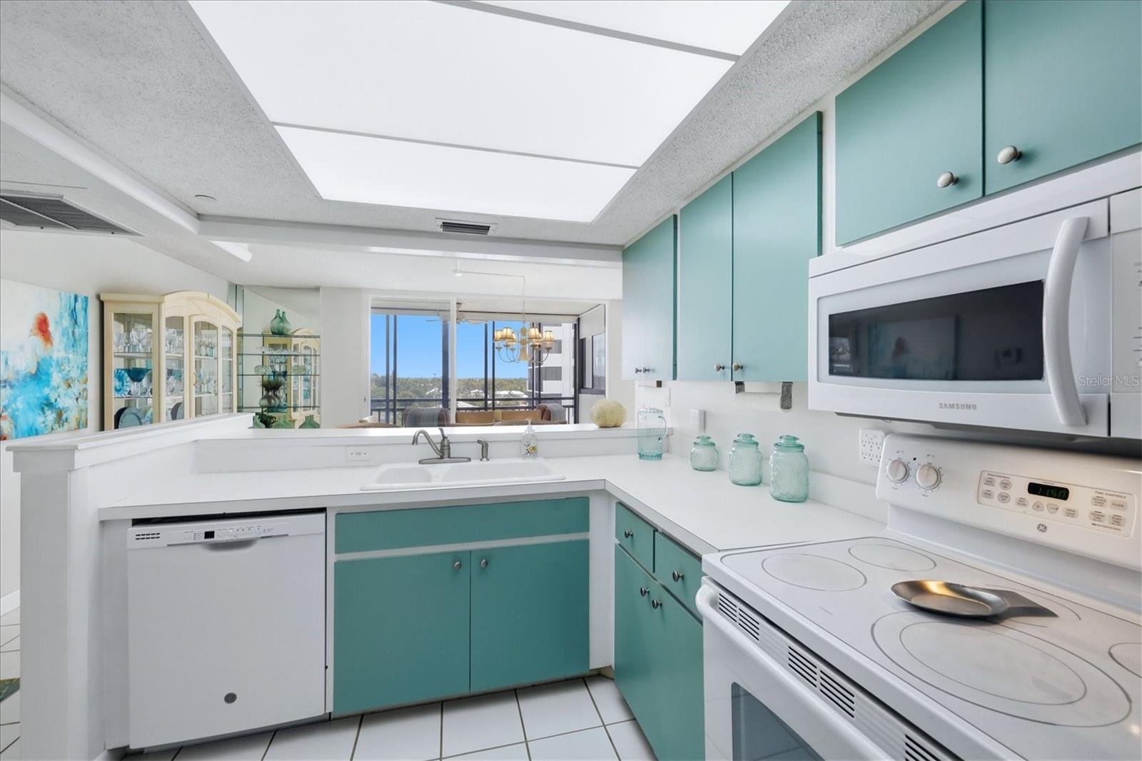 VALENCIA CONDO APTS - Residential