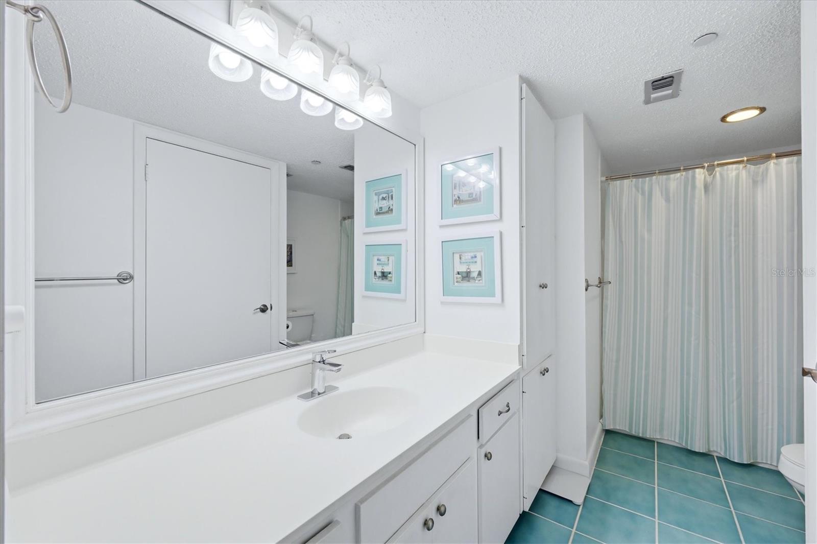 VALENCIA CONDO APTS - Residential
