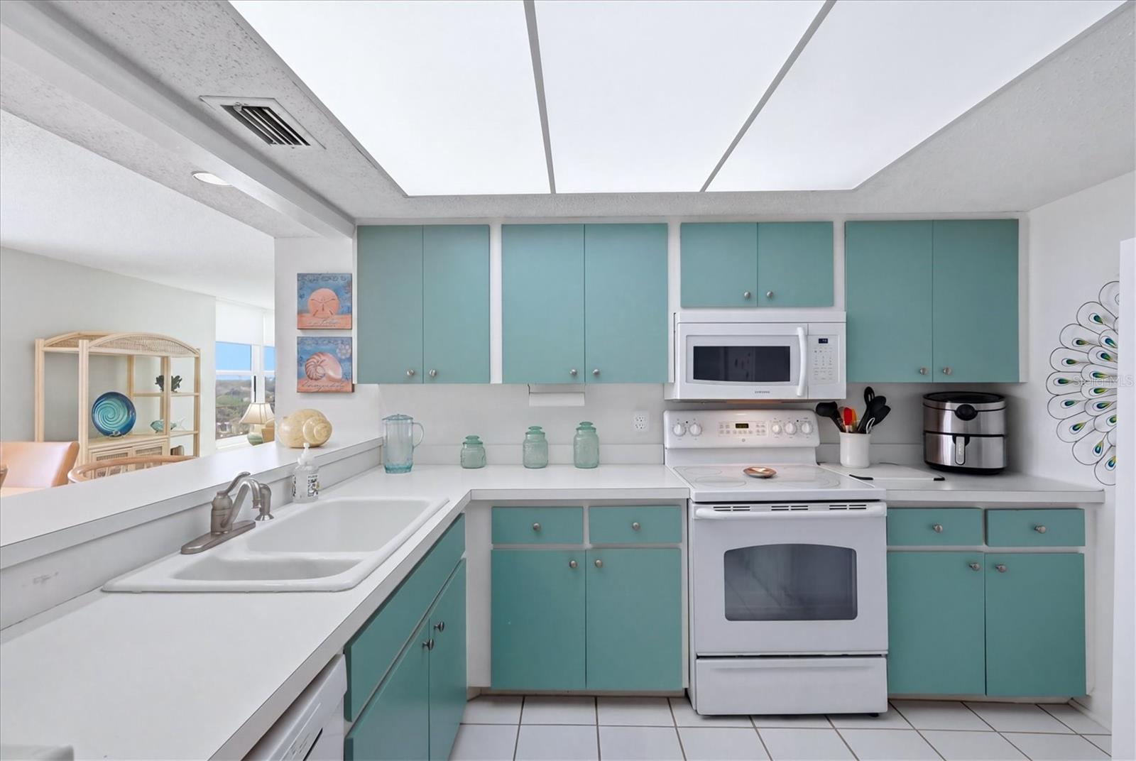 VALENCIA CONDO APTS - Residential
