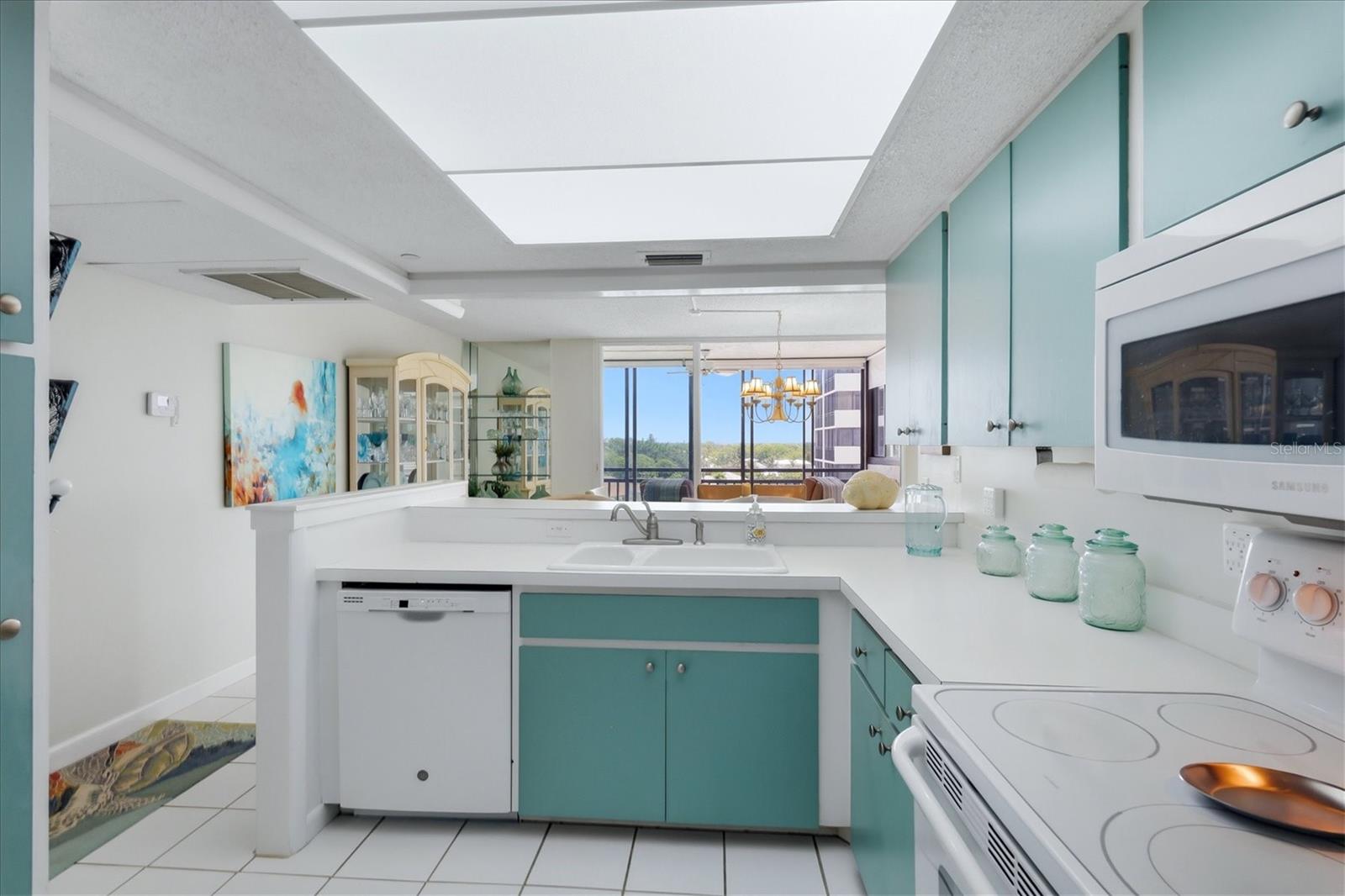 VALENCIA CONDO APTS - Residential