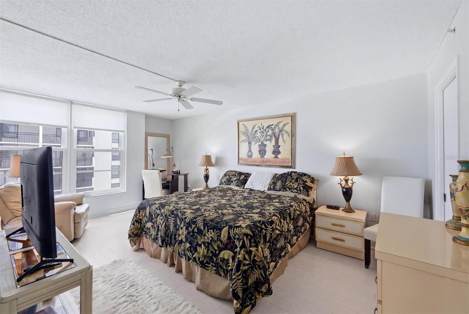 VALENCIA CONDO APTS - Residential