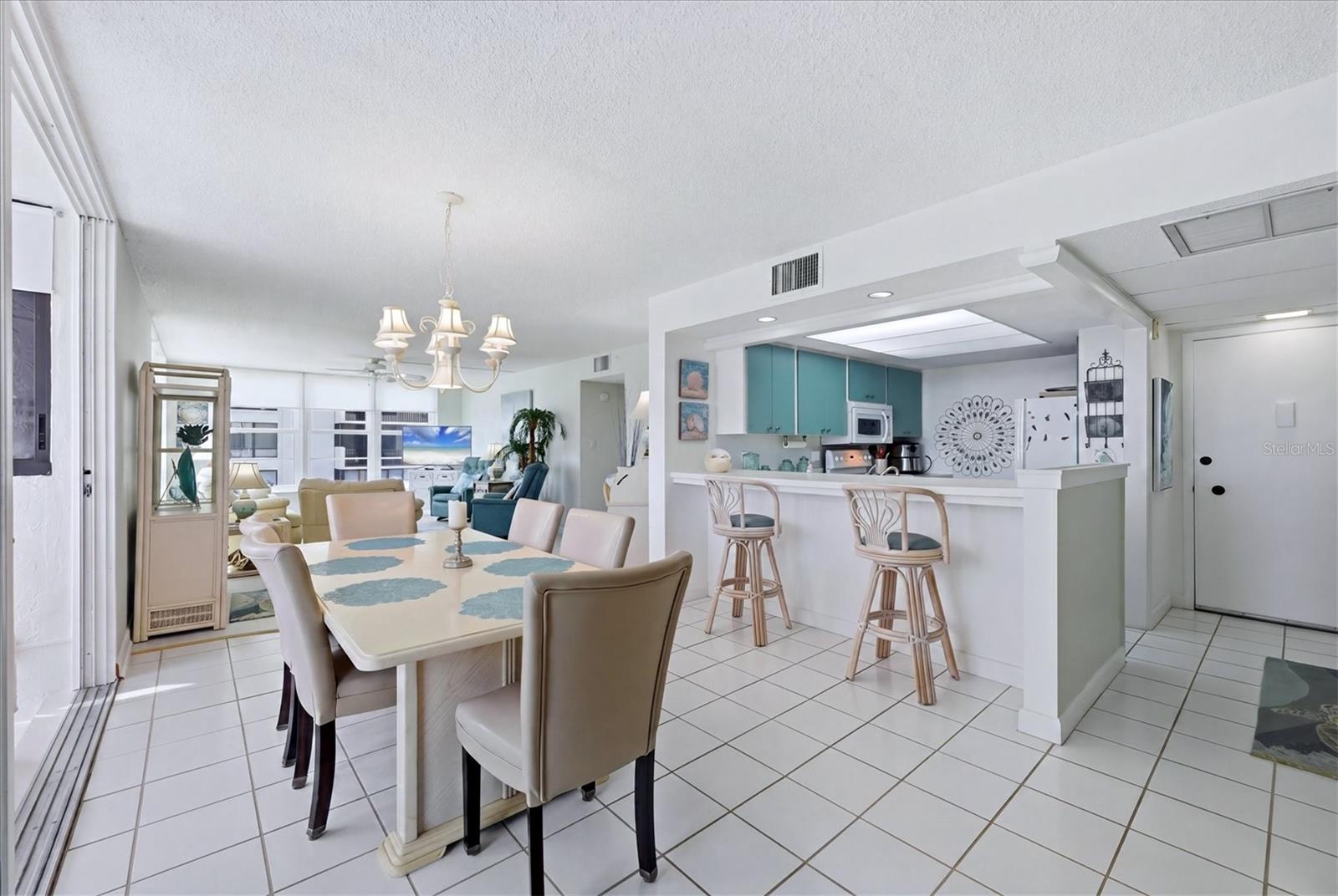 VALENCIA CONDO APTS - Residential