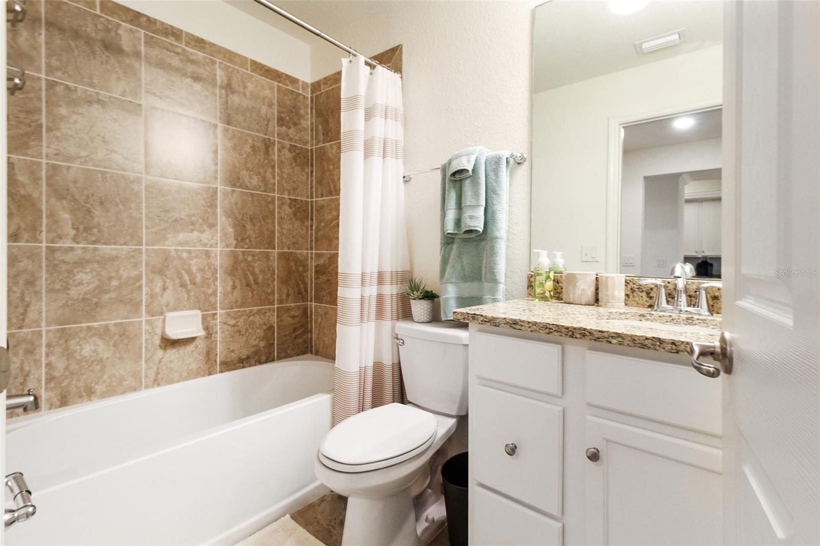 VERANDA II/LAKEWOOD NATIONAL P - Residential Lease