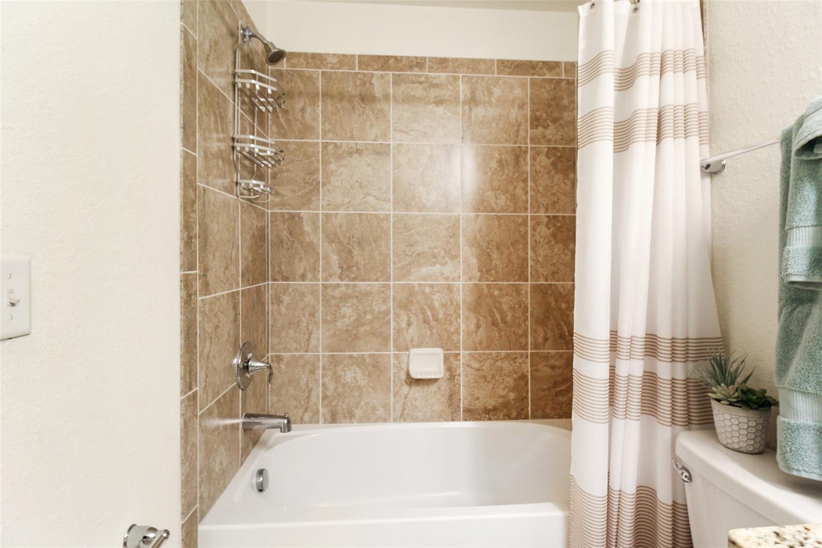 VERANDA II/LAKEWOOD NATIONAL P - Residential Lease