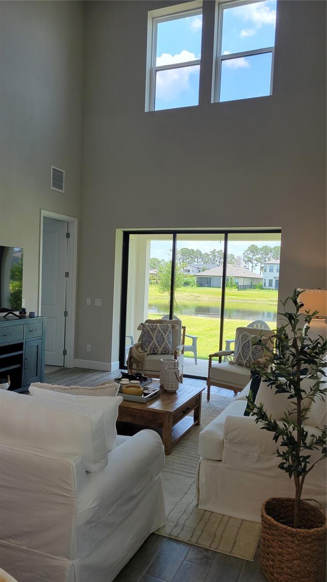 GRANDVIEW AT THE HEIGHTS - Residential Lease