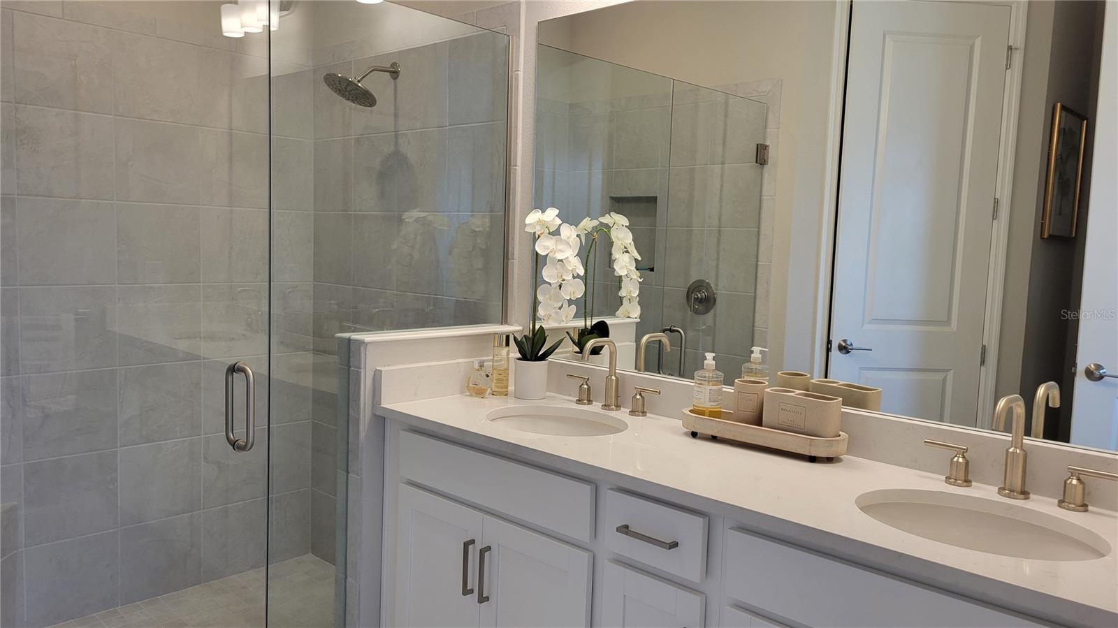 GRANDVIEW AT THE HEIGHTS - Residential Lease