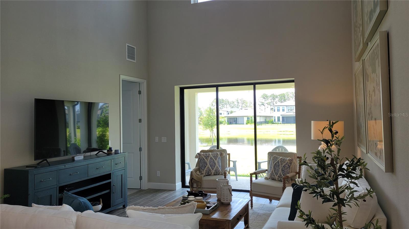 GRANDVIEW AT THE HEIGHTS - Residential Lease