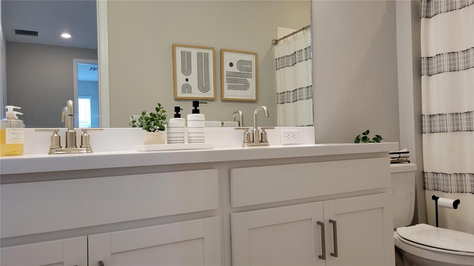 GRANDVIEW AT THE HEIGHTS - Residential Lease