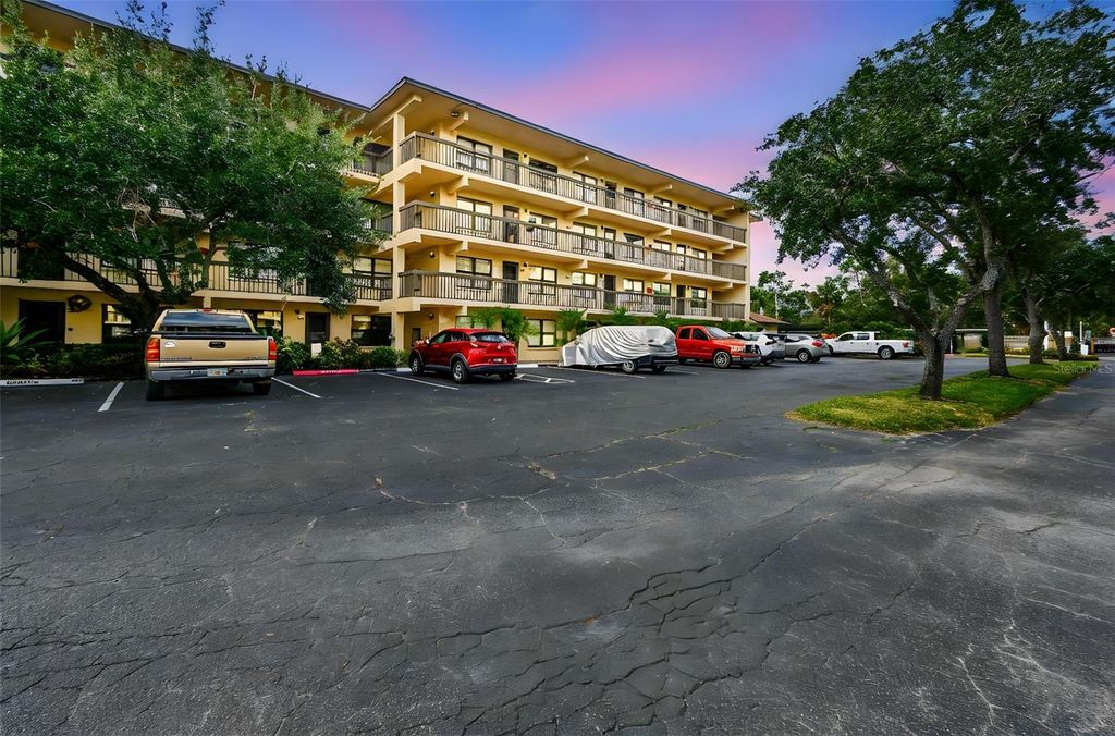 Photo of 515 30th Avenue W #H210, Bradenton, FL 34205 (MLS # A4669891)