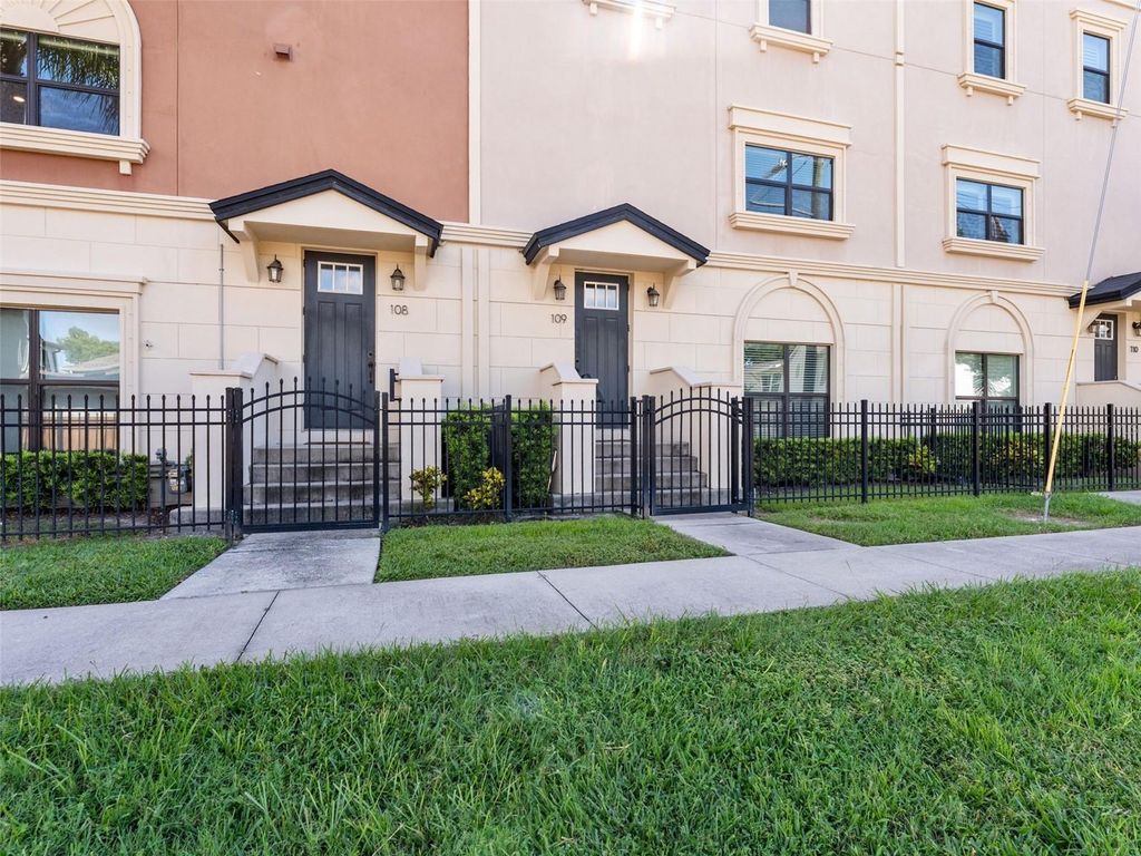 Photo of 3421 W Horatio Street #109, Tampa, FL 33609 (MLS # TB8427785)