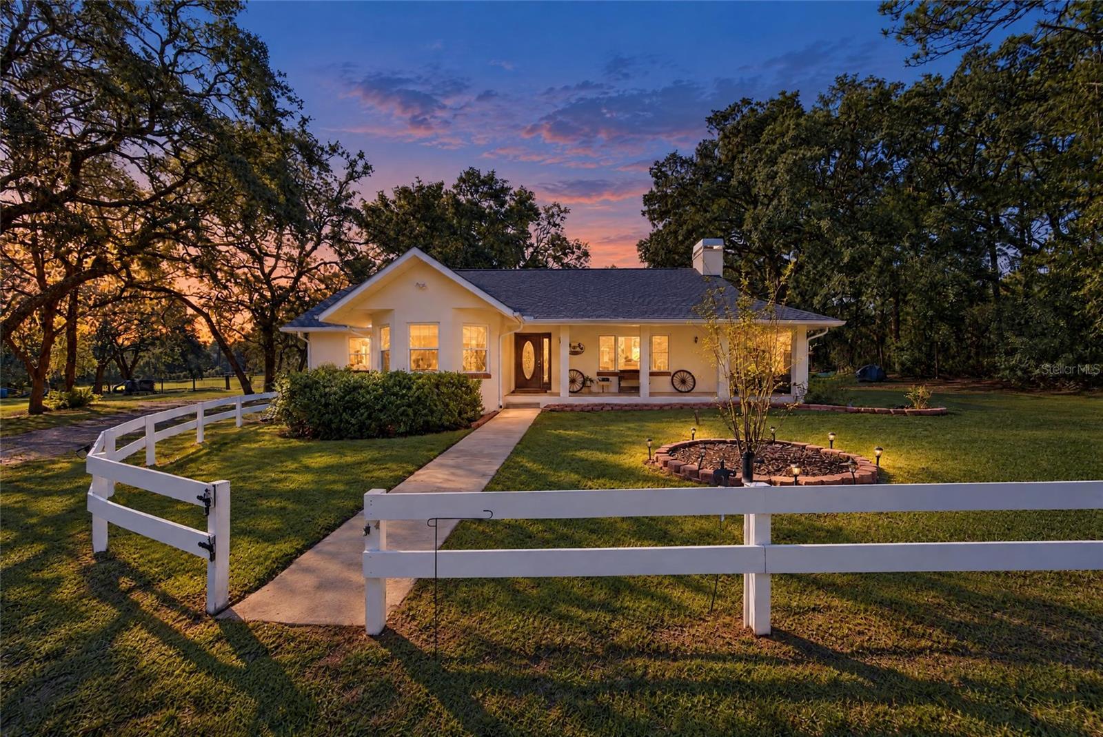 2702 E POSSUM COURT