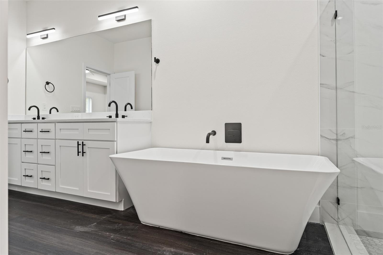 ROYAL HIGHLANDS - Residential