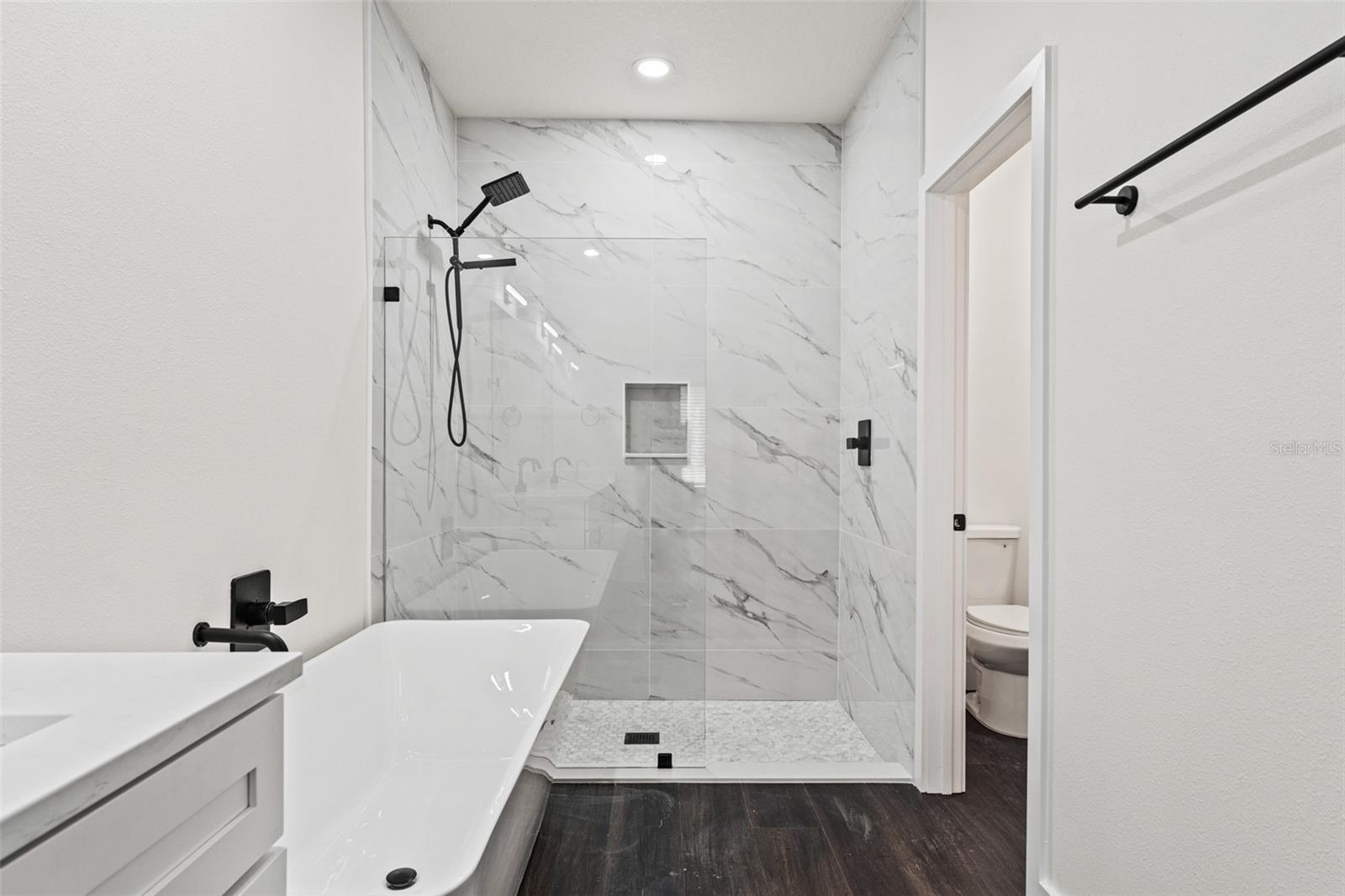 ROYAL HIGHLANDS - Residential