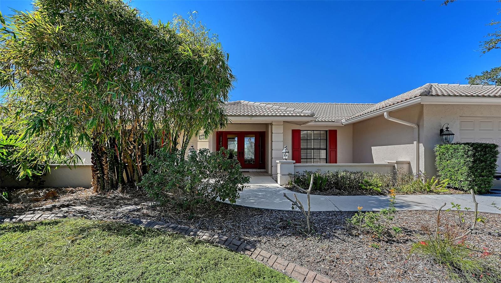 1109 DELACROIX CIRCLE