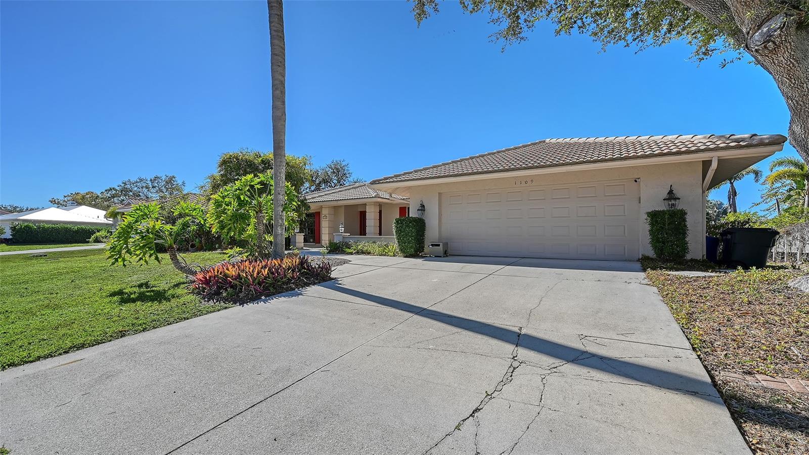 1109 DELACROIX CIRCLE