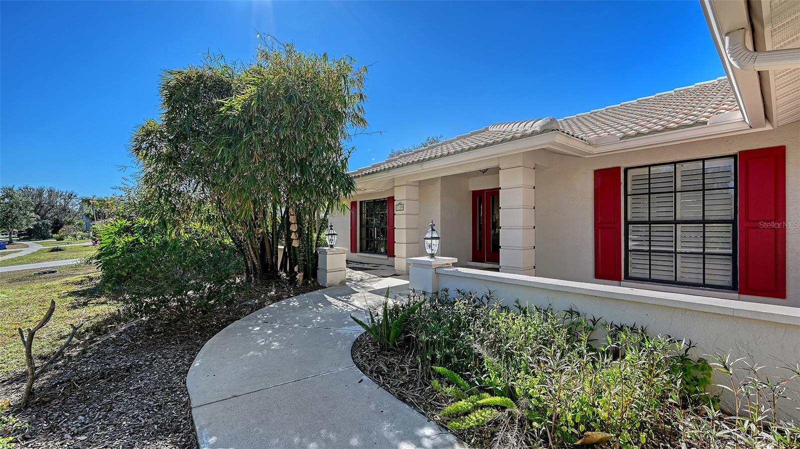 1109 DELACROIX CIRCLE