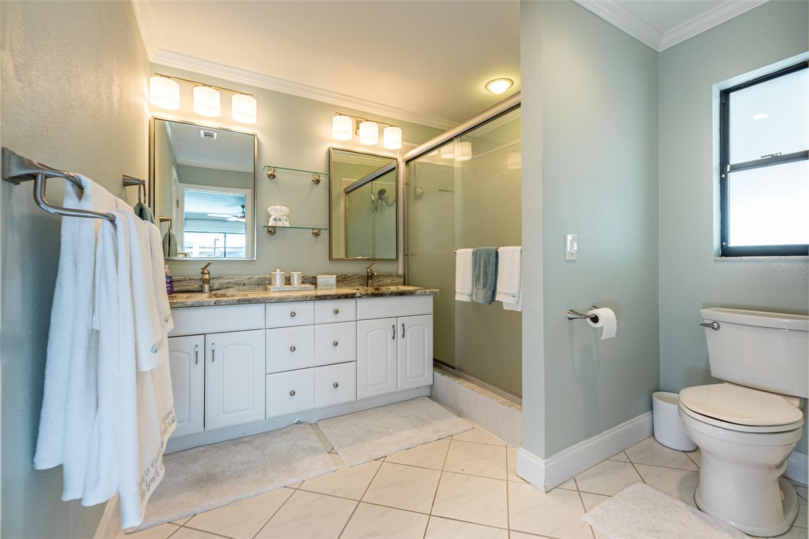 A RESUB OF A POR OF APOLLO - Residential Lease