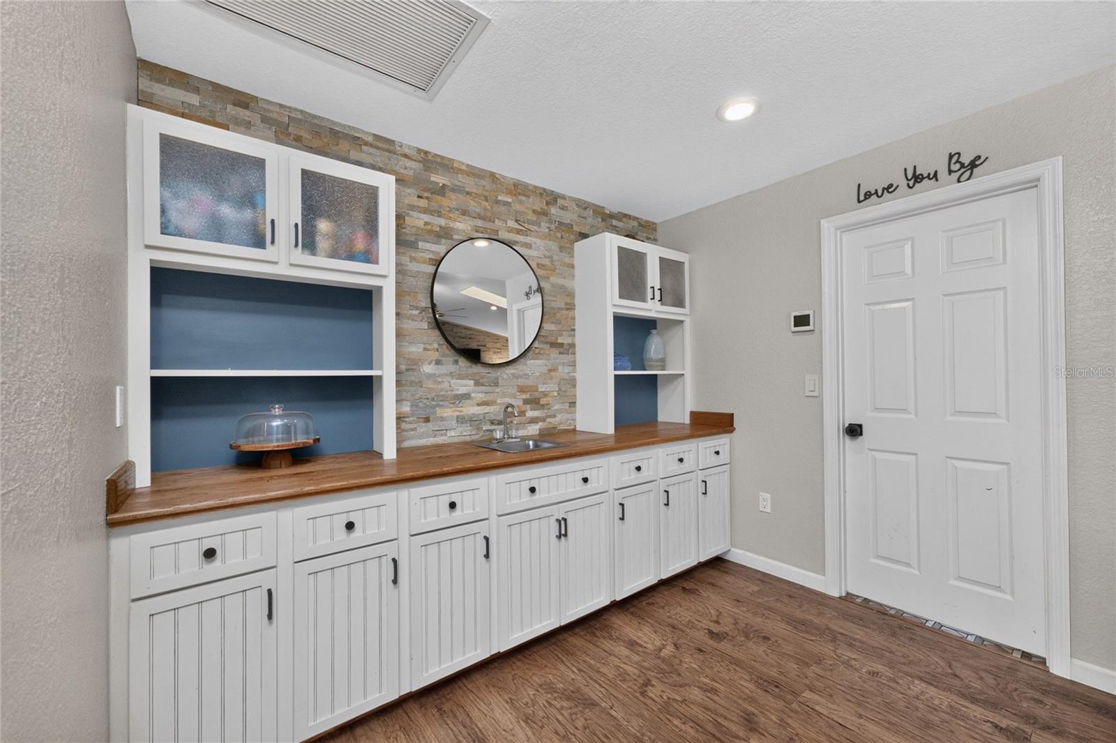 1087 BAY HARBOR DRIVE