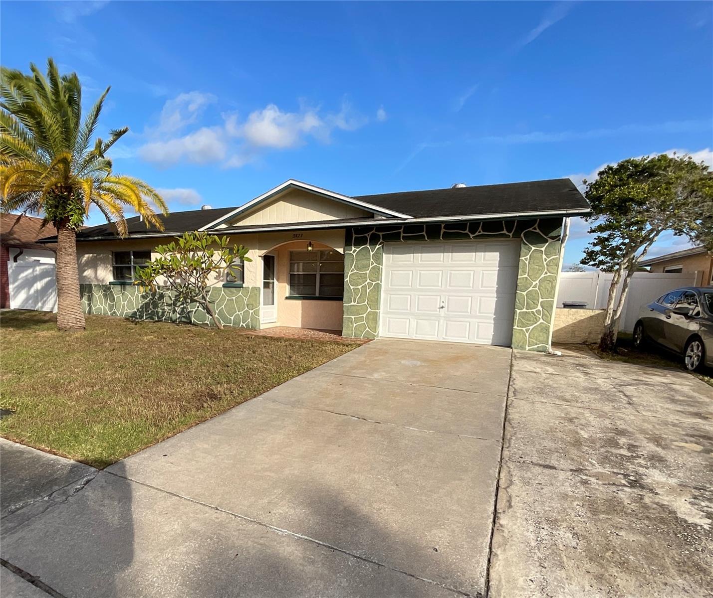 LA VILLA GARDENS - Residential Lease