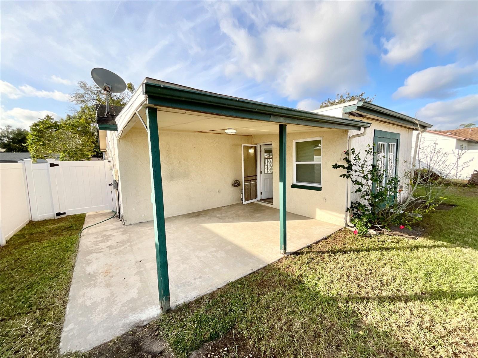 LA VILLA GARDENS - Residential Lease