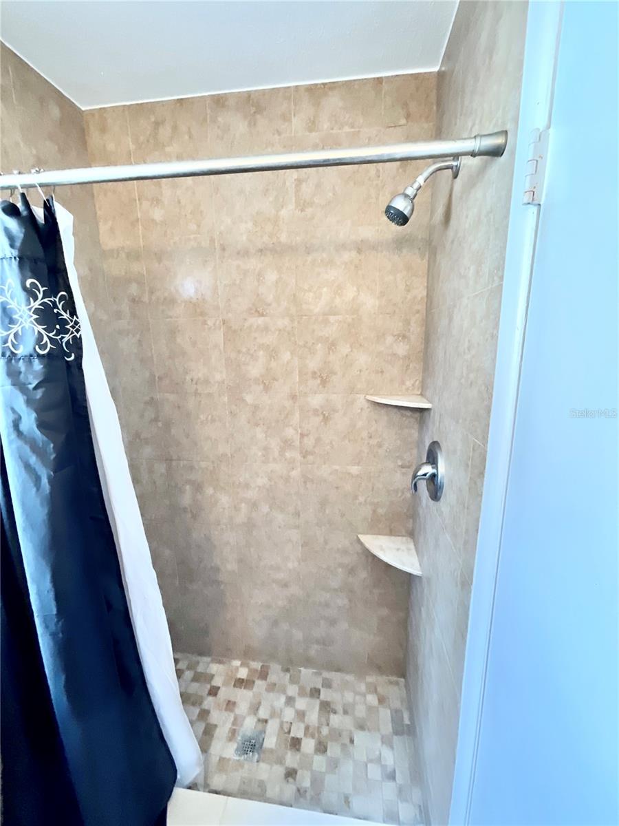 LA VILLA GARDENS - Residential Lease