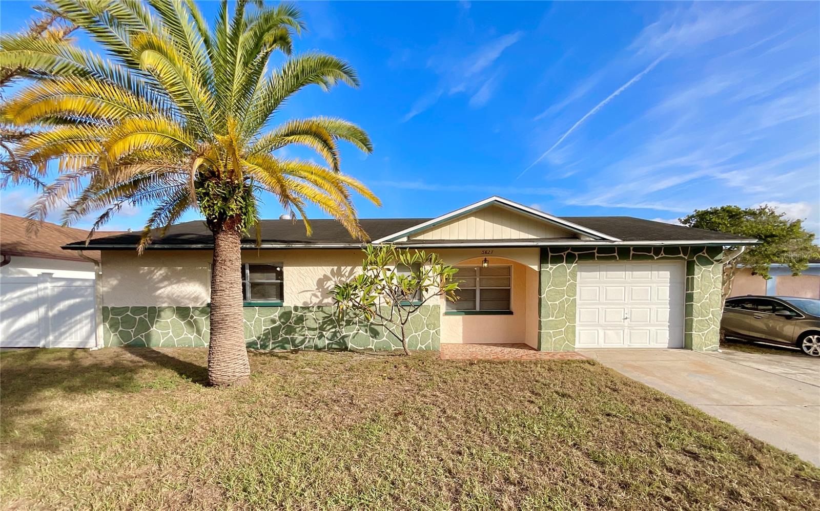 LA VILLA GARDENS - Residential Lease