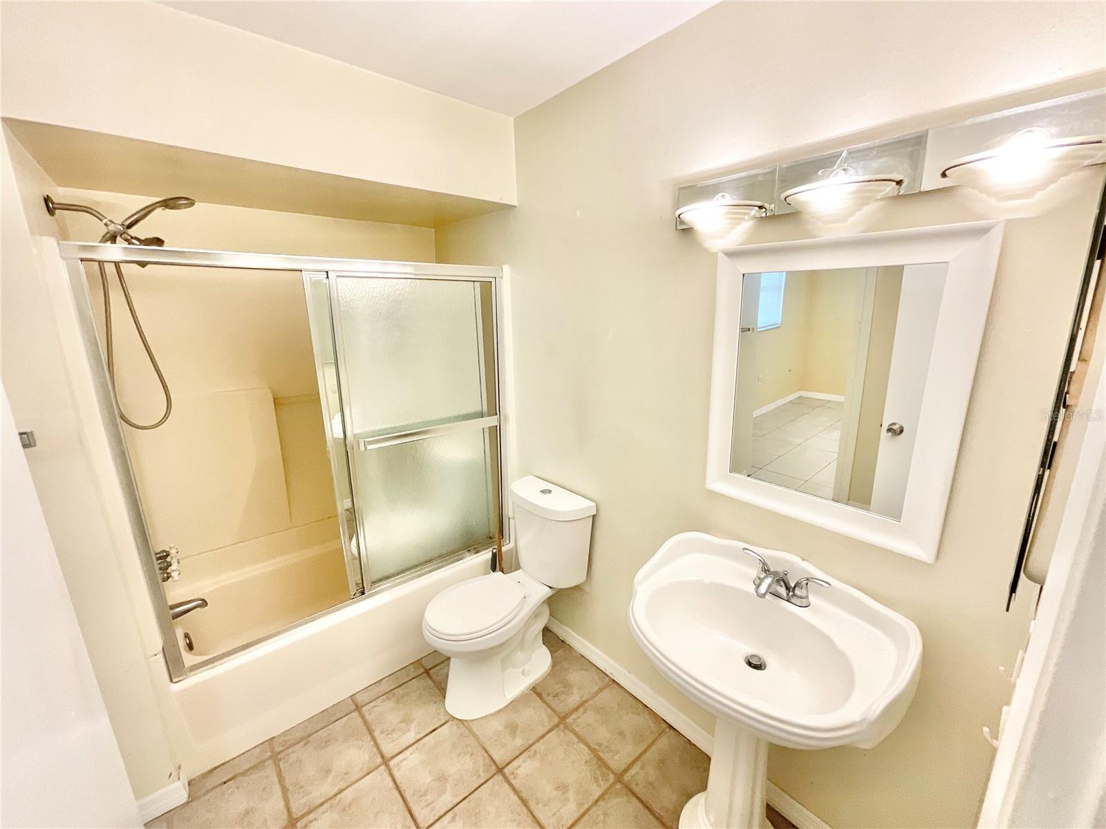 LA VILLA GARDENS - Residential Lease