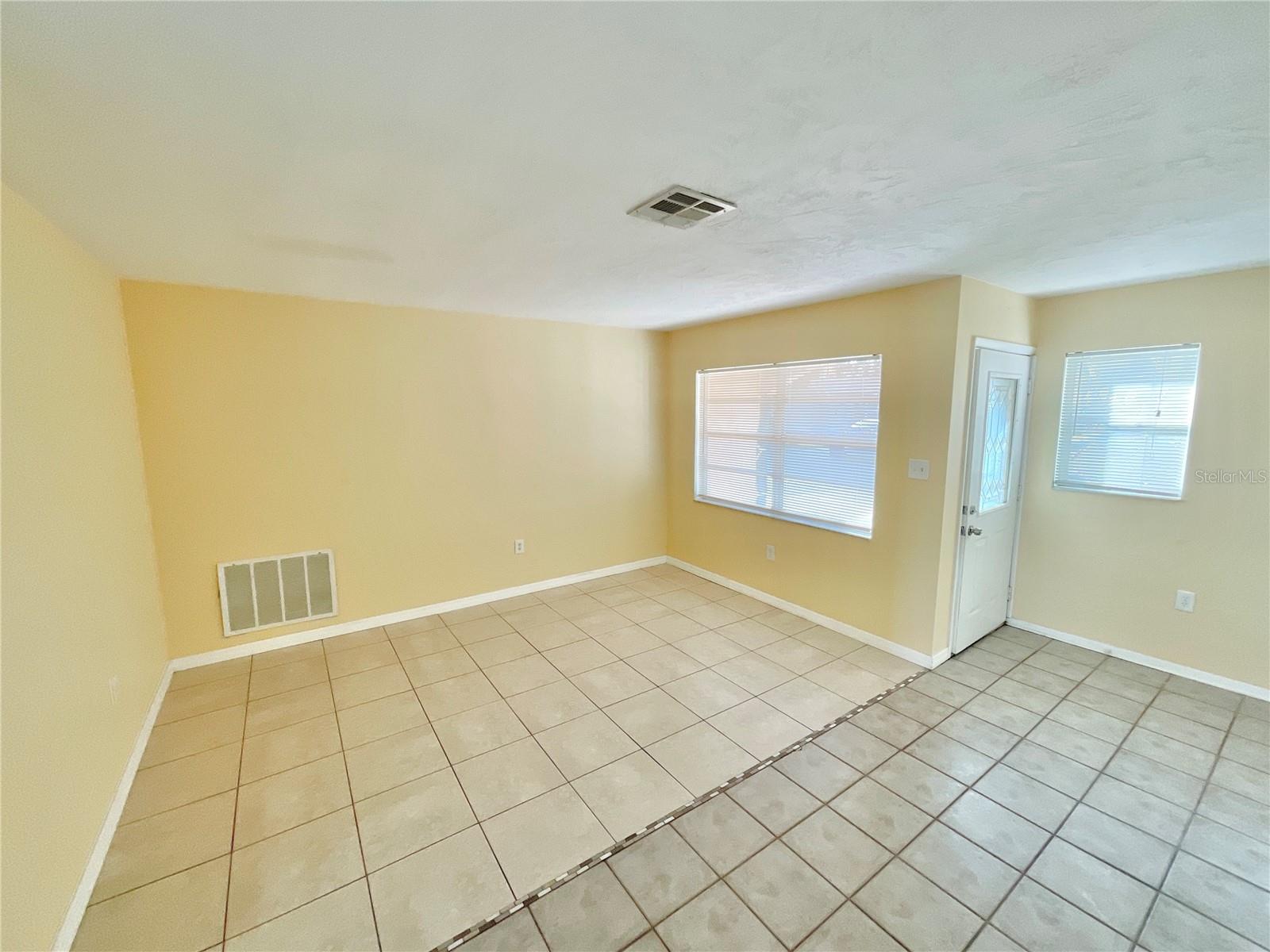 LA VILLA GARDENS - Residential Lease