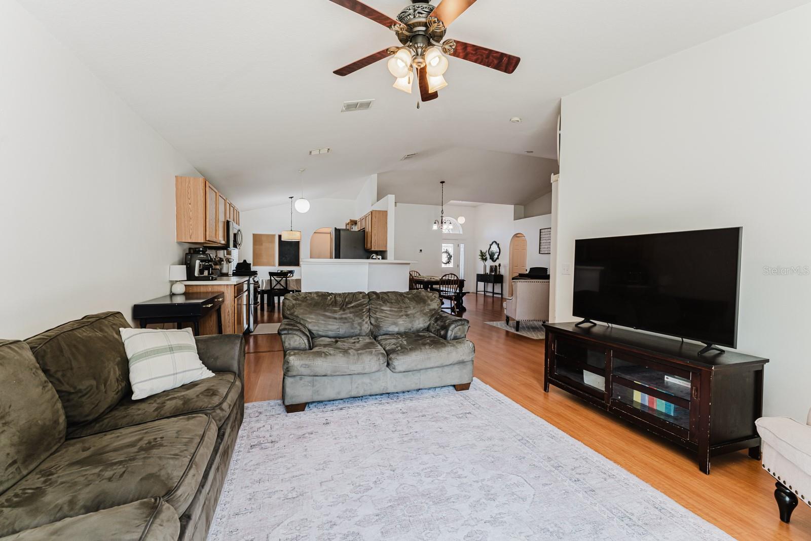 CORNER LAKE PH 03 A & B - Residential