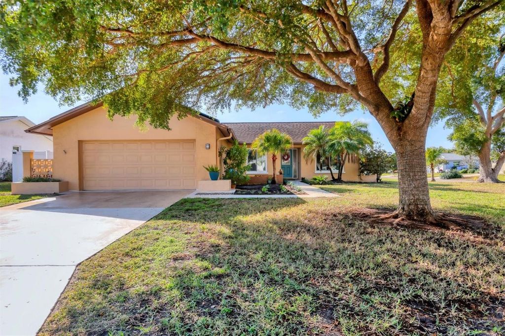 Photo of 6613 15th Avenue W, Bradenton, FL 34209 (MLS # A4677517)