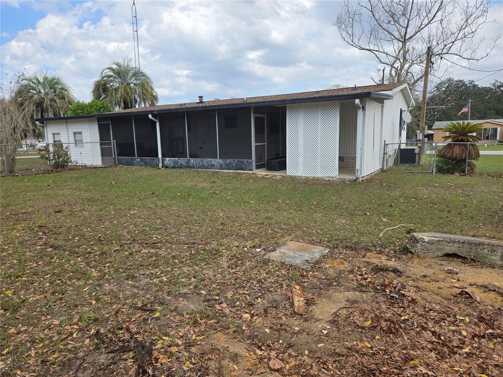 Photo of 5354 SE 184th Terrace, Ocklawaha, FL 32179 (MLS # OM708739)