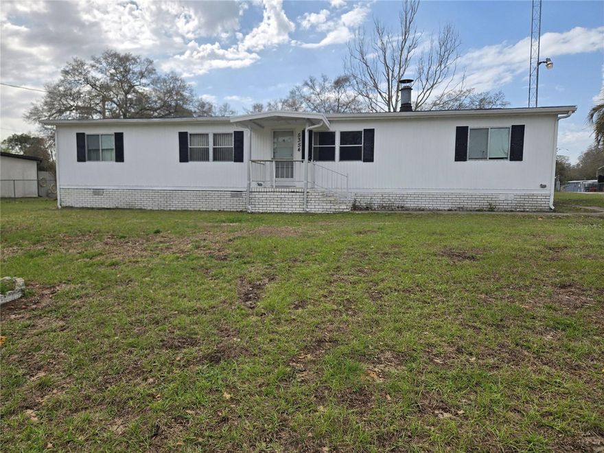 Nice 3 or 4 bedroom 2 BA double wide mobile with fireplace situated on a corner lot.  New roof, New power pole w/surge protector.  
Near Lake Bryant boat ramp. Lake Bryant has some good Bass fishing.