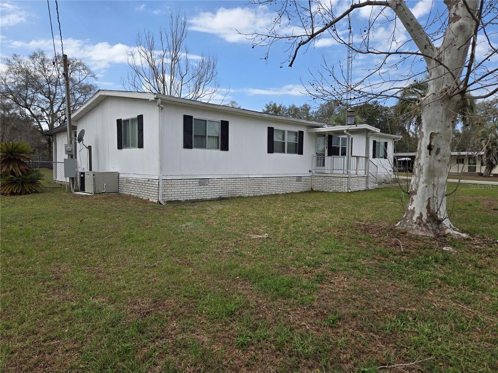 Photo of 5354 SE 184th Terrace, Ocklawaha, FL 32179 (MLS # OM708739)
