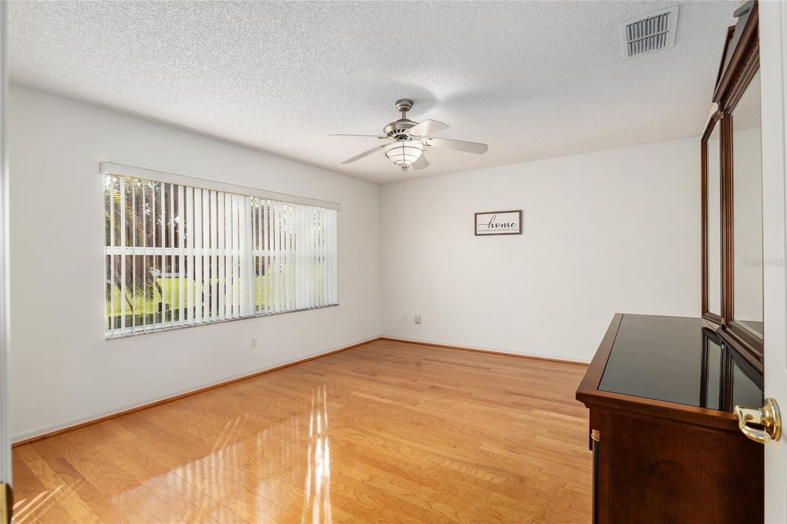 ON TOP OF THE WORLD - Residential