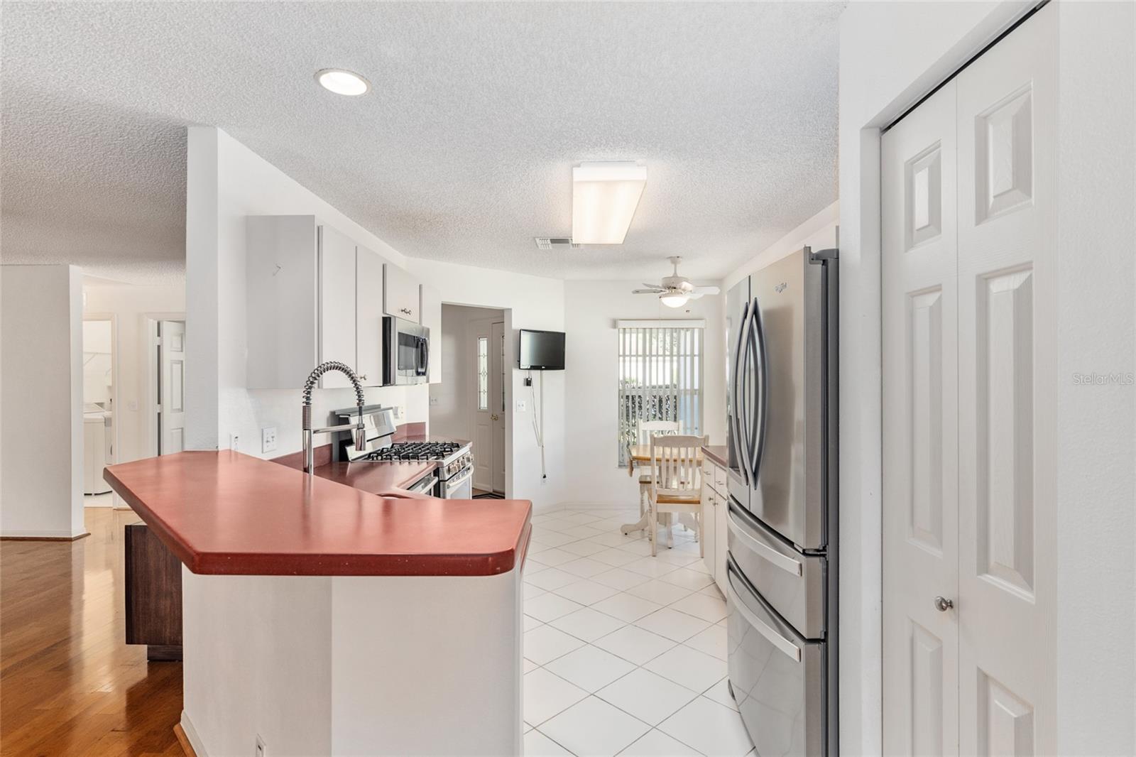 ON TOP OF THE WORLD - Residential